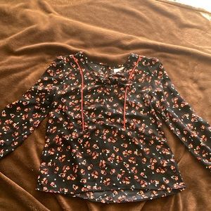 GB Girls black top with orange and white flowers. Elastic sleeves. XL